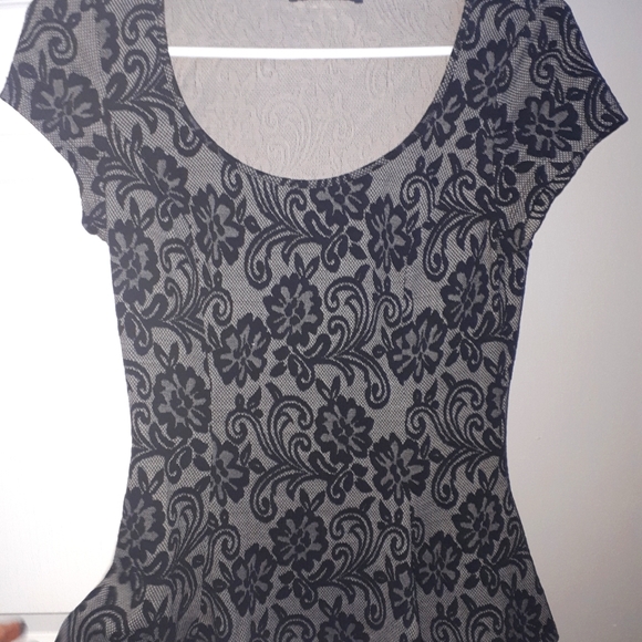 Grey and black Suzy Shier floral print top - Picture 1 of 3